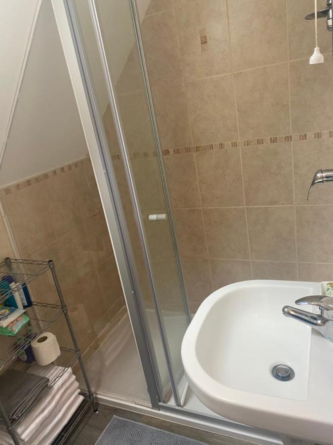 The Willows Lovely Double Apartment 罗斯特雷弗 外观 照片